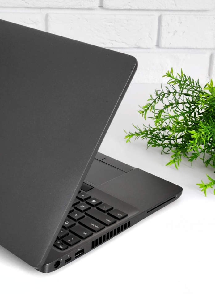 Dell Latitude 5500 - zdjęcie produktu